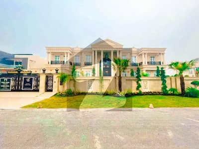 2 KANAL CLASSICAL SUPER STYLISH LUXURY BUNGALOW FOR SALE ON TOP LOCATION