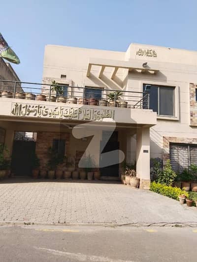 آئکن ویلی فیز 1 رائیونڈ روڈ,لاہور میں 6 کمروں کا 11 مرلہ مکان 3.4 کروڑ میں برائے فروخت۔