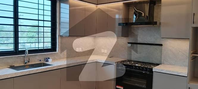 ڈی ایچ اے فیز 4 ڈیفنس (ڈی ایچ اے),لاہور میں 5 کمروں کا 1 کنال مکان 2.7 لاکھ میں کرایہ پر دستیاب ہے۔