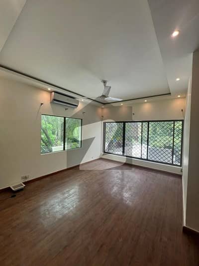 F8 solar installed with 2 gates house for rent