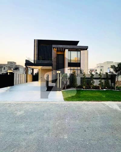 ڈی ایچ اے فیز 7 - بلاک وائے فیز 7,ڈیفنس (ڈی ایچ اے),لاہور میں 5 کمروں کا 1 کنال مکان 7.2 کروڑ میں برائے فروخت۔