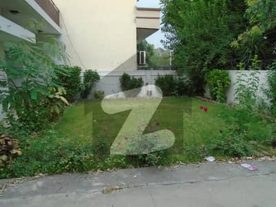 Prime location close to 7th avnue CDA transfer siongle owner please contact serious party-