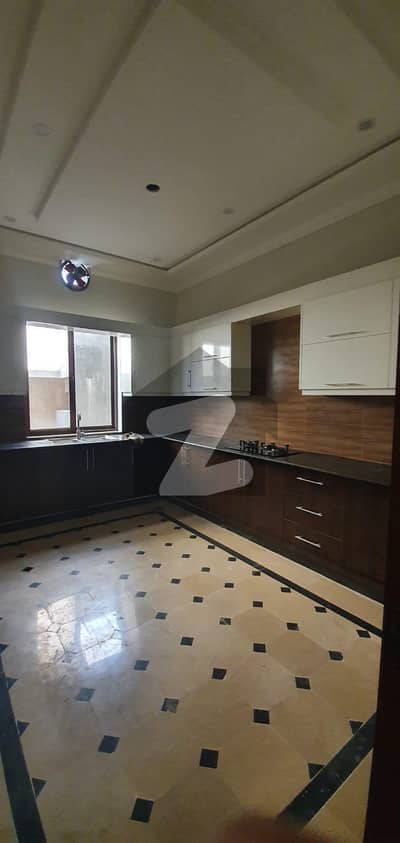 12 Marla Upper Portion For Rent In Major Makhdoom Society | 3 Bed Attached Bath | Separate Gate &Amp; Meter | Prime Location