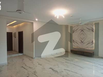 10 MARLA 3 BEDROOMS APARTMENT AVAILABLE FOR RENT