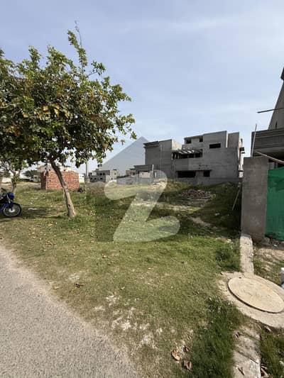 ڈی ایچ اے فیز 8 - بلاک یو فیز 8,ڈیفنس (ڈی ایچ اے),لاہور میں 2 کنال رہائشی پلاٹ 17.5 کروڑ میں برائے فروخت۔