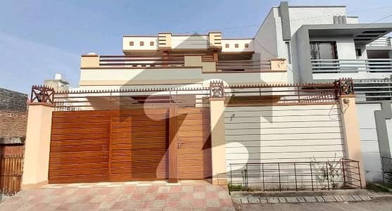 شالیمار کالونی ملتان میں 4 کمروں کا 8 مرلہ مکان 1.7 کروڑ میں برائے فروخت۔