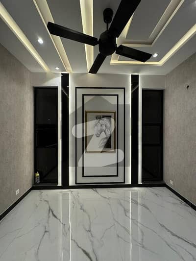 پارسی کالونی جمشید ٹاؤن,کراچی میں 4 کمروں کا 8 مرلہ فلیٹ 4.25 کروڑ میں برائے فروخت۔