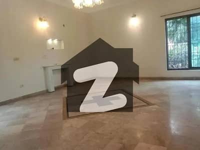 ڈی ایچ اے فیز 1 ڈی ایچ اے ڈیفینس,کراچی میں 4 کمروں کا 10 مرلہ فلیٹ 1.0 لاکھ میں کرایہ پر دستیاب ہے۔