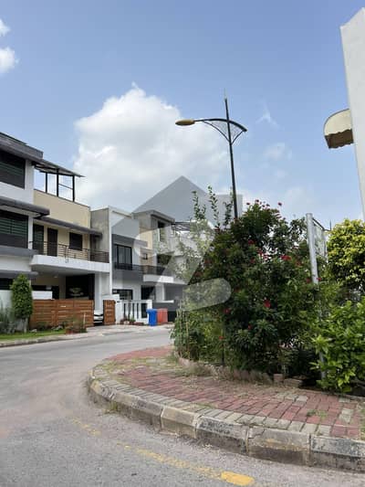 بحریہ انکلیو بحریہ ٹاؤن,اسلام آباد میں 5 مرلہ رہائشی پلاٹ 1.1 کروڑ میں برائے فروخت۔