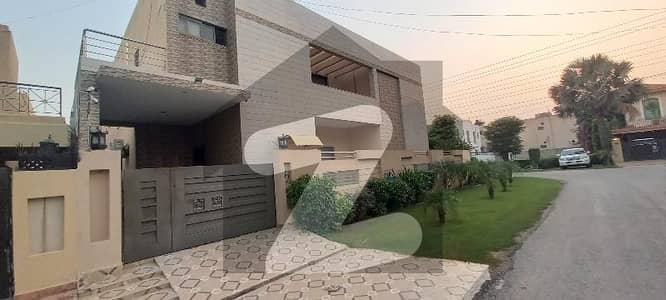 لیک سٹی میڈوز فیز 1 - بلاک اے لیک سٹی میڈوز فیز 1,لیک سٹی میڈوز,لاہور میں 6 کمروں کا 1 کنال مکان 6.0 کروڑ میں برائے فروخت۔