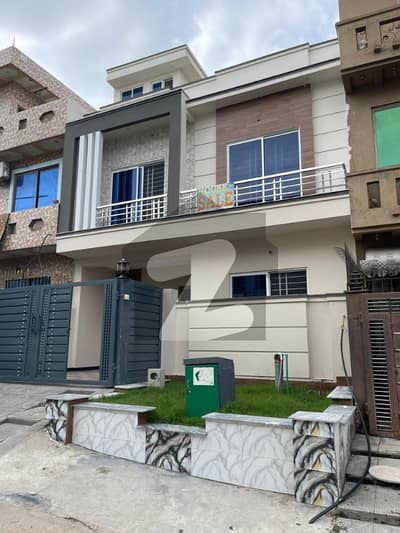 جی ۔ 13 اسلام آباد میں 4 کمروں کا 4 مرلہ مکان 4.1 کروڑ میں برائے فروخت۔