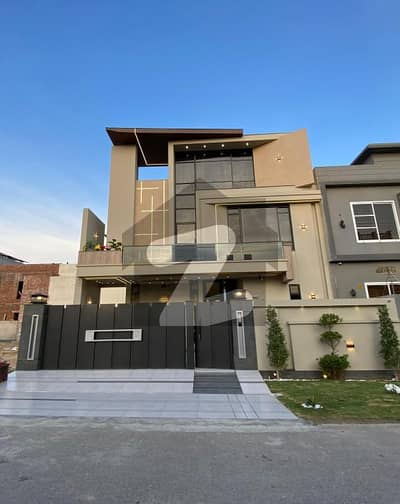 سٹی ہاؤسنگ سوسائٹی گوجرانوالہ میں 6 کمروں کا 10 مرلہ مکان 4.6 کروڑ میں برائے فروخت۔