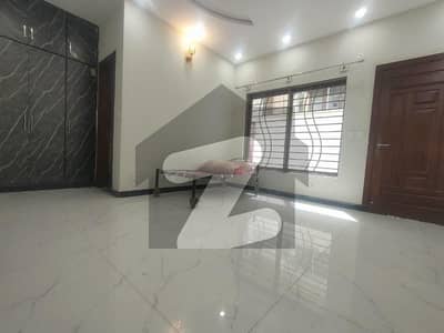 جی ۔ 13 اسلام آباد میں 6 کمروں کا 10 مرلہ مکان 3.0 لاکھ میں کرایہ پر دستیاب ہے۔