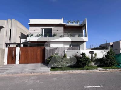 ڈی ایچ اے فیز 8 ڈی ایچ اے ڈیفینس,کراچی میں 6 کمروں کا 1 کنال مکان 18.0 کروڑ میں برائے فروخت۔