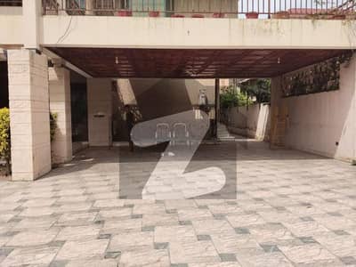 ڈی ایچ اے فیز 2 ڈیفنس (ڈی ایچ اے),لاہور میں 7 کمروں کا 2 کنال مکان 15.0 کروڑ میں برائے فروخت۔