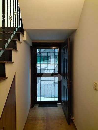 ڈی ایچ اے فیز 4 - بلاک ایفایف فیز 4,ڈیفنس (ڈی ایچ اے),لاہور میں 8 مرلہ Studio دفتر 1.65 لاکھ میں کرایہ پر دستیاب ہے۔