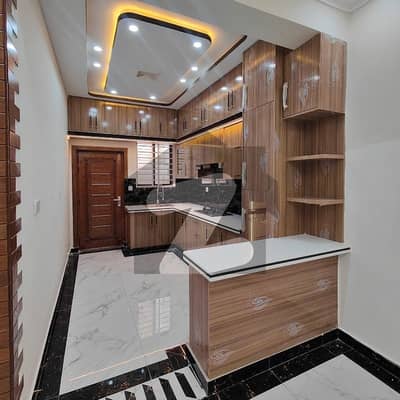 جناح گارڈنز ایف ای سی ایچ ایس,اسلام آباد میں 5 کمروں کا 8 مرلہ مکان 3.25 کروڑ میں برائے فروخت۔