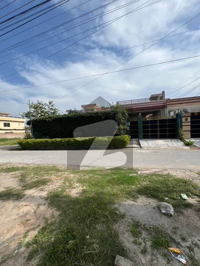 Hayatabad Phase 7 Sector E7  1 Kanal Single Storey House Available for Sale    6 Spacious Rooms with attached baths   Beautiful Single Storey Design  Located in Best Location of the sector  Peaceful & secure environment  Ideal for comfortable fam