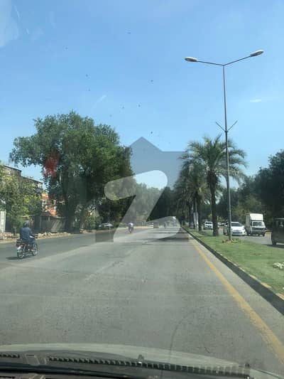 ڈی ایچ اے فیز 8 - بلاک ٹی فیز 8,ڈیفنس (ڈی ایچ اے),لاہور میں 1 کنال رہائشی پلاٹ 5.35 کروڑ میں برائے فروخت۔