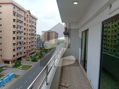 عسکری 10 - سیکٹر ایف عسکری 10,عسکری,لاہور میں 3 کمروں کا 10 مرلہ فلیٹ 3.4 کروڑ میں برائے فروخت۔