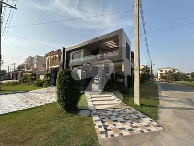 جوہر ٹاؤن لاہور میں 6 کمروں کا 1 کنال مکان 10.0 کروڑ میں برائے فروخت۔