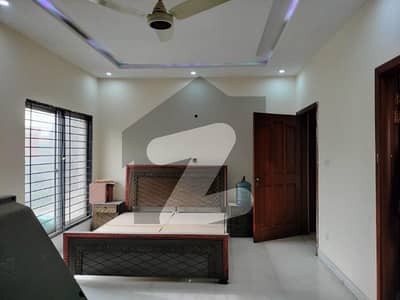 ڈی ایچ اے فیز 2 ڈیفنس (ڈی ایچ اے),لاہور میں 6 کمروں کا 1 کنال مکان 7.25 کروڑ میں برائے فروخت۔