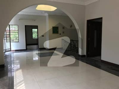 1 KANAL MODERN HOUSE WITH BASEMENT AVAILABLE FOR RENT