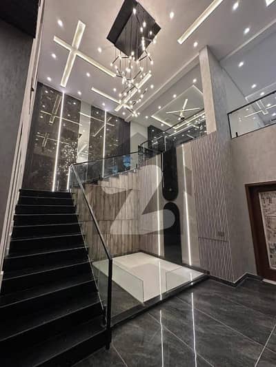 طارق گارڈنز لاہور میں 4 کمروں کا 10 مرلہ مکان 1.6 لاکھ میں کرایہ پر دستیاب ہے۔