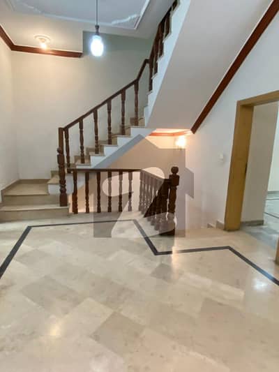 جی ۔ 11 اسلام آباد میں 3 کمروں کا 8 مرلہ بالائی پورشن 95.0 ہزار میں کرایہ پر دستیاب ہے۔