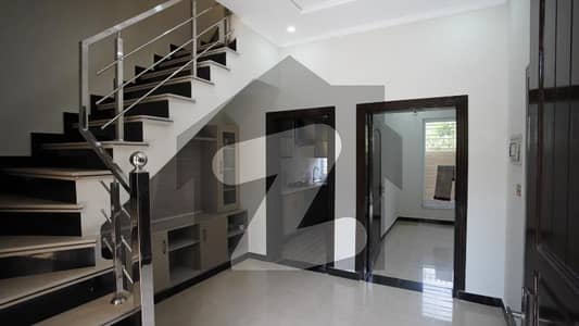 جی ۔ 13/1 جی ۔ 13,اسلام آباد میں 4 کمروں کا 4 مرلہ مکان 3.7 کروڑ میں برائے فروخت۔