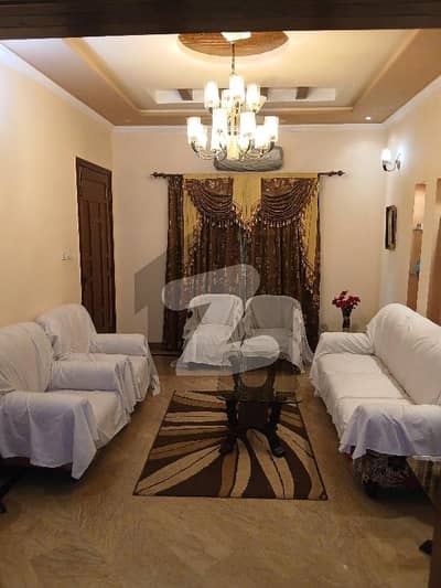 10 Marla House in D3 Block on 40 Fit Road at the Immediate Back of Main 100 fit road. Marble Floor. proper Double unit.