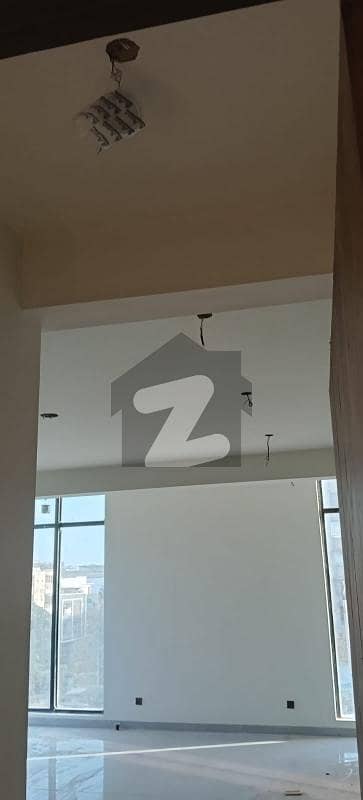 خالد بِن ولید روڈ کراچی میں 3 مرلہ Studio دفتر 1.2 لاکھ میں کرایہ پر دستیاب ہے۔