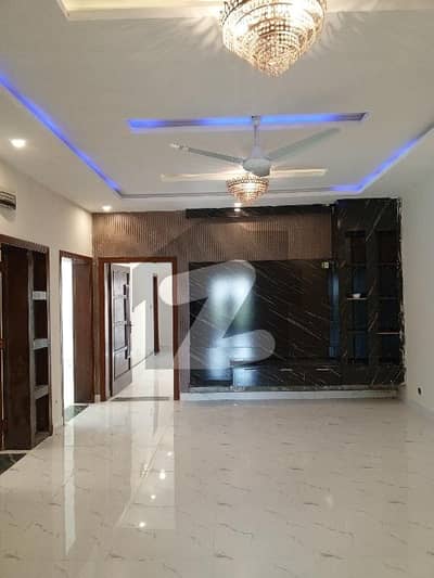 10 Marla park face house for sale