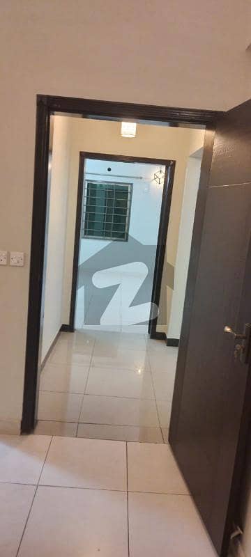 عسکری 11 ۔ سیکٹر بی اپارٹمنٹس عسکری 11,عسکری,لاہور میں 3 کمروں کا 10 مرلہ فلیٹ 1.25 لاکھ میں کرایہ پر دستیاب ہے۔