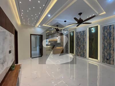 8 MARLA LUXURY BRAND NEW HOUSE FOR RENT