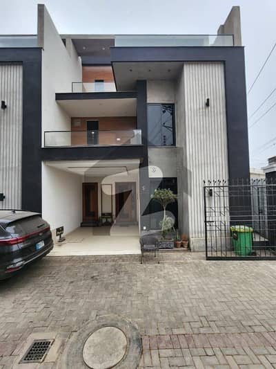 واپڈا ٹاؤن فیز 1 واپڈا ٹاؤن,لاہور میں 5 کمروں کا 5 مرلہ مکان 2.65 کروڑ میں برائے فروخت۔