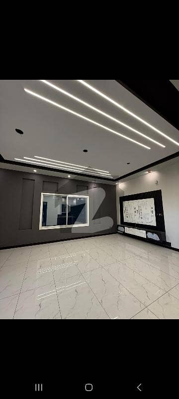 سکیم 33 کراچی میں 6 کمروں کا 10 مرلہ مکان 5.5 کروڑ میں برائے فروخت۔