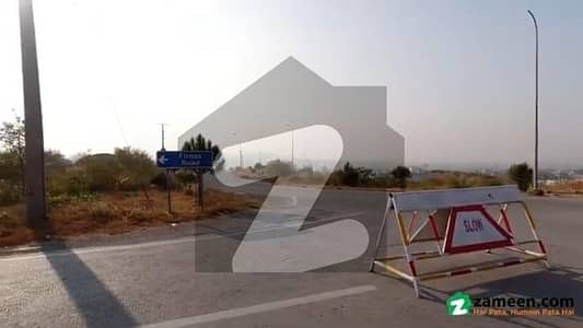 انجنیئرز کوآپریٹو ہاؤسنگ ڈی ۔ 18,اسلام آباد میں 1 کنال رہائشی پلاٹ 1.2 کروڑ میں برائے فروخت۔