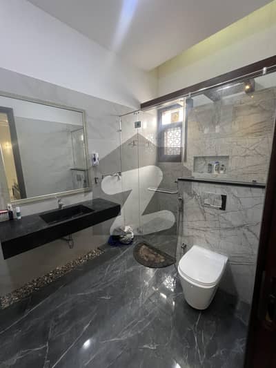 ڈی ایچ اے فیز 4 ڈی ایچ اے ڈیفینس,کراچی میں 5 کمروں کا 12 مرلہ مکان 13.5 کروڑ میں برائے فروخت۔