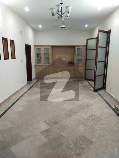 ڈی ۔ 12 اسلام آباد میں 3 کمروں کا 14 مرلہ زیریں پورشن 1.45 لاکھ میں کرایہ پر دستیاب ہے۔