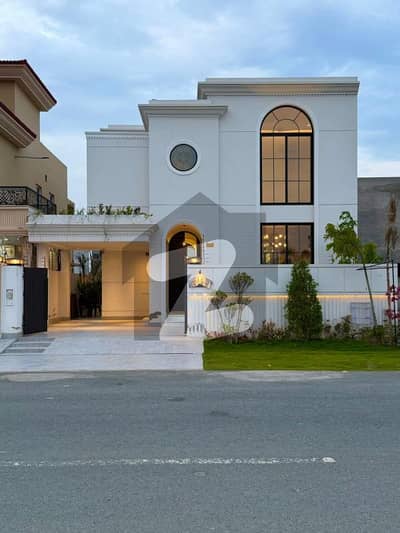 ڈی ایچ اے فیز 7 ڈیفنس (ڈی ایچ اے),لاہور میں 4 کمروں کا 10 مرلہ مکان 6.5 کروڑ میں برائے فروخت۔