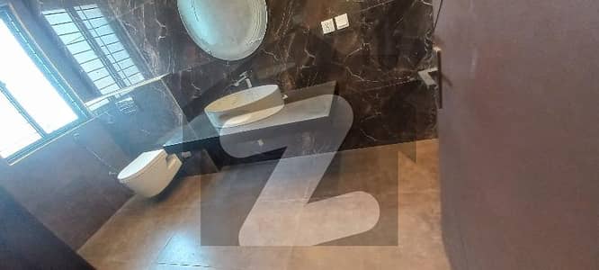 ڈی ایچ اے فیز 1 ڈیفنس (ڈی ایچ اے),لاہور میں 5 کمروں کا 1 کنال مکان 4.25 لاکھ میں کرایہ پر دستیاب ہے۔