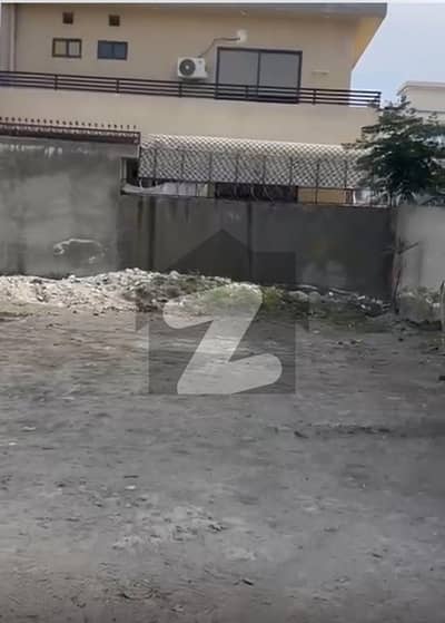 حیات آباد فیز 7 حیات آباد,پشاور میں 10 مرلہ رہائشی پلاٹ 3.5 کروڑ میں برائے فروخت۔