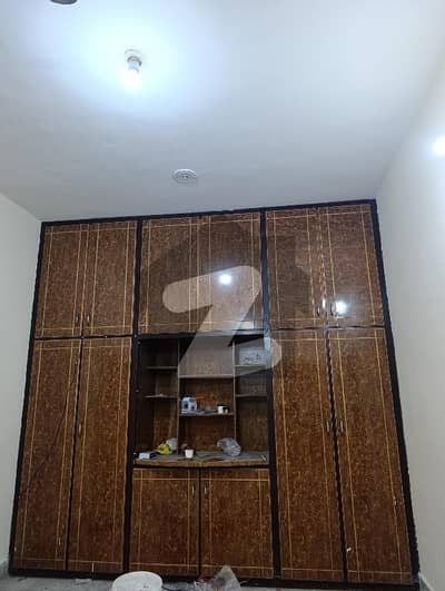 ورسک روڈ پشاور میں 6 کمروں کا 5 مرلہ مکان 50.0 ہزار میں کرایہ پر دستیاب ہے۔