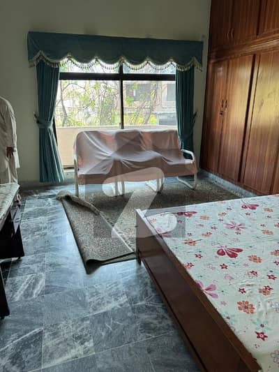 بنی گالہ اسلام آباد میں 2 کمروں کا 1 کنال بالائی پورشن 70.0 ہزار میں کرایہ پر دستیاب ہے۔