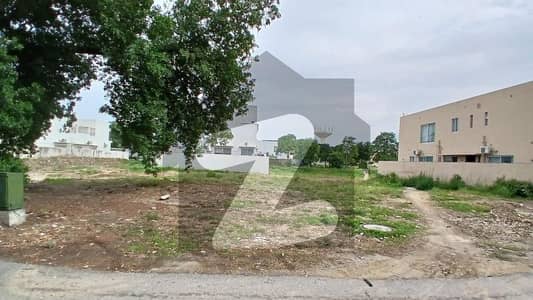 1 kanal plot excellent location DHA Phase 8 W block