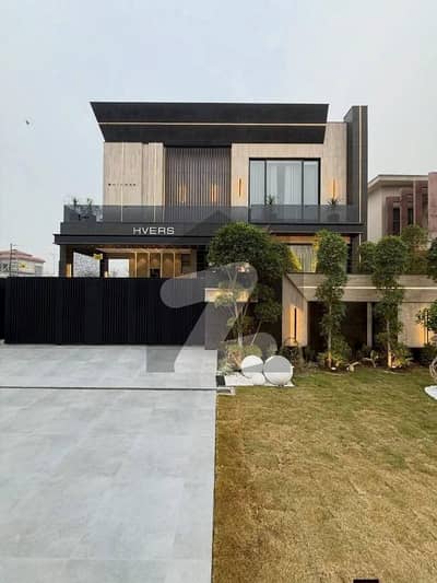 1 Kanal Like a Brand New Mazir Munir Designed Full Furnished with Basement Beautiful Modern Style Bungalow Available For Sale Near To Big Park & Best Location