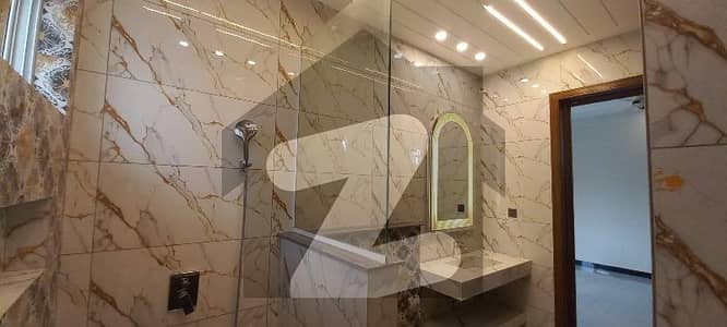 بحریہ ٹاؤن فیز 8 بحریہ ٹاؤن راولپنڈی,راولپنڈی میں 5 کمروں کا 10 مرلہ مکان 1.2 لاکھ میں کرایہ پر دستیاب ہے۔