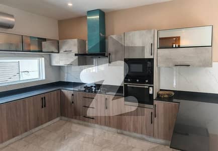 ڈیفینس رایا ڈی ایچ اے ڈیفینس,لاہور میں 5 کمروں کا 14 مرلہ مکان 3.3 لاکھ میں کرایہ پر دستیاب ہے۔