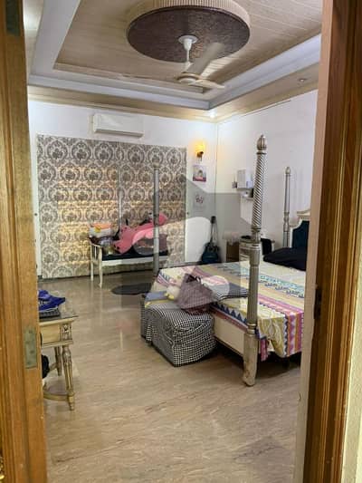 سوئی گیس ہاؤسنگ سوسائٹی لاہور میں 3 کمروں کا 1 کنال بالائی پورشن 1.35 لاکھ میں کرایہ پر دستیاب ہے۔